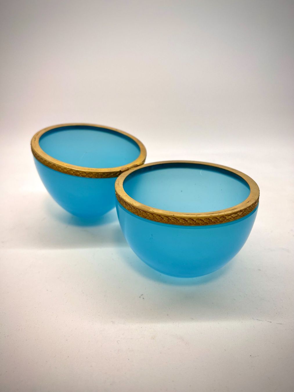 Flaconi: Französisches Opaline‑Glasobjekt mit Ormolu‑Monturen – Usato da Männedorf venduto da MrAnderson 6