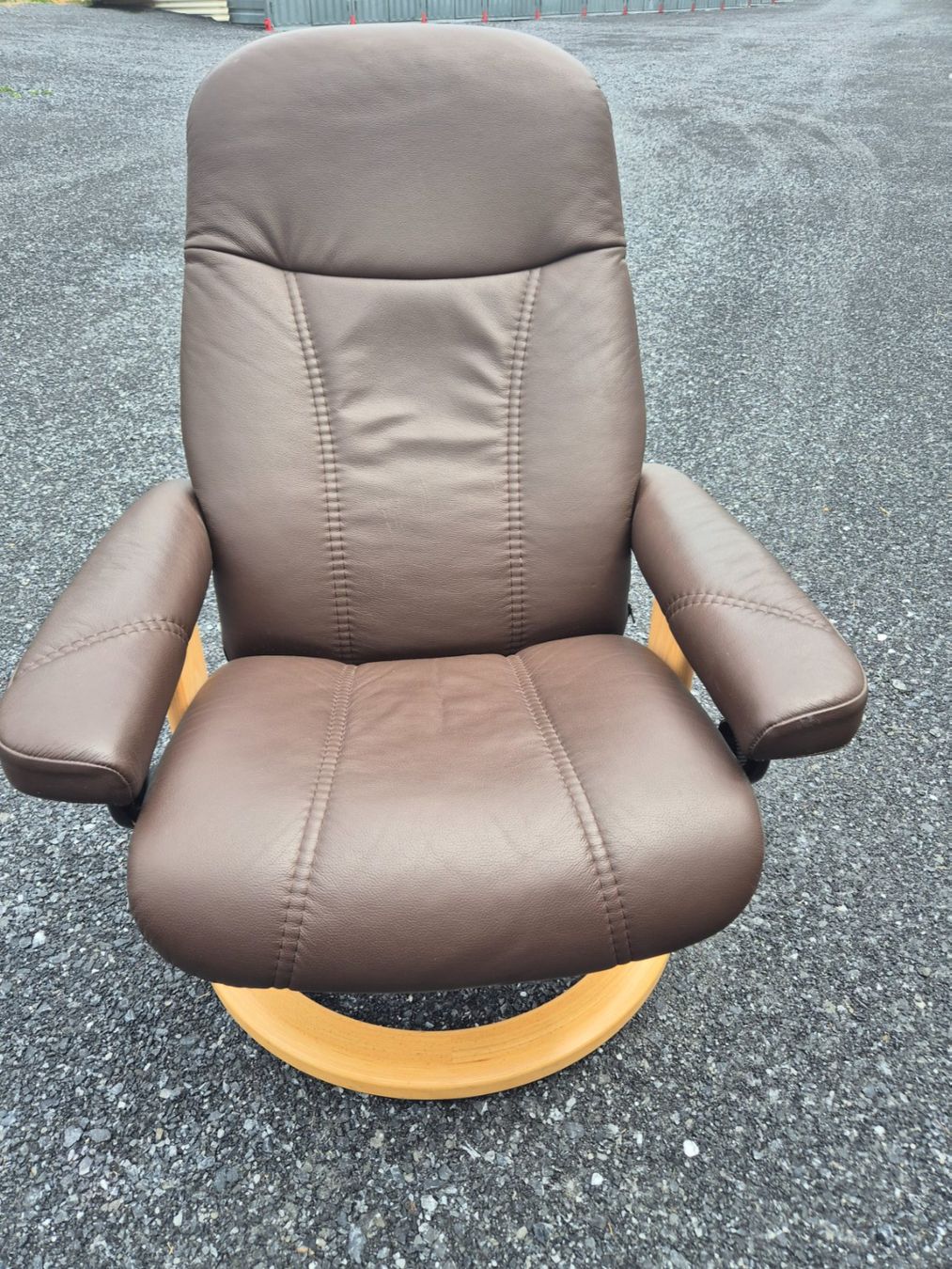 Fauteuils: STRESSLESS fauteuil relaxant en cuir – D'occasion à Fully par tameab 1
