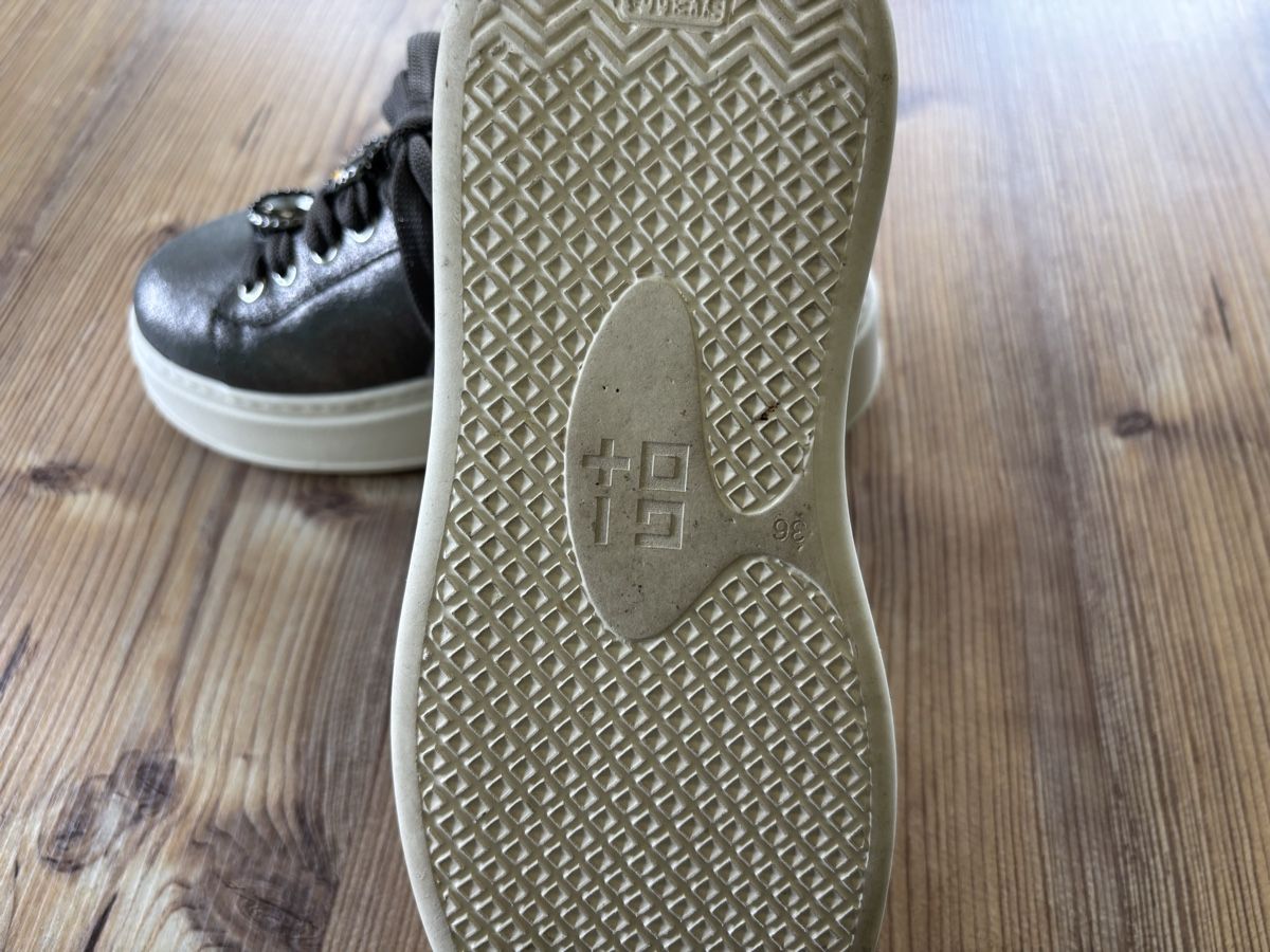 Damenschuhe: Gio + Sneaker mit Fellbesatz & Schmuck, Gr. 36! – Gebraucht aus Grindelwald von ricarda1970 4