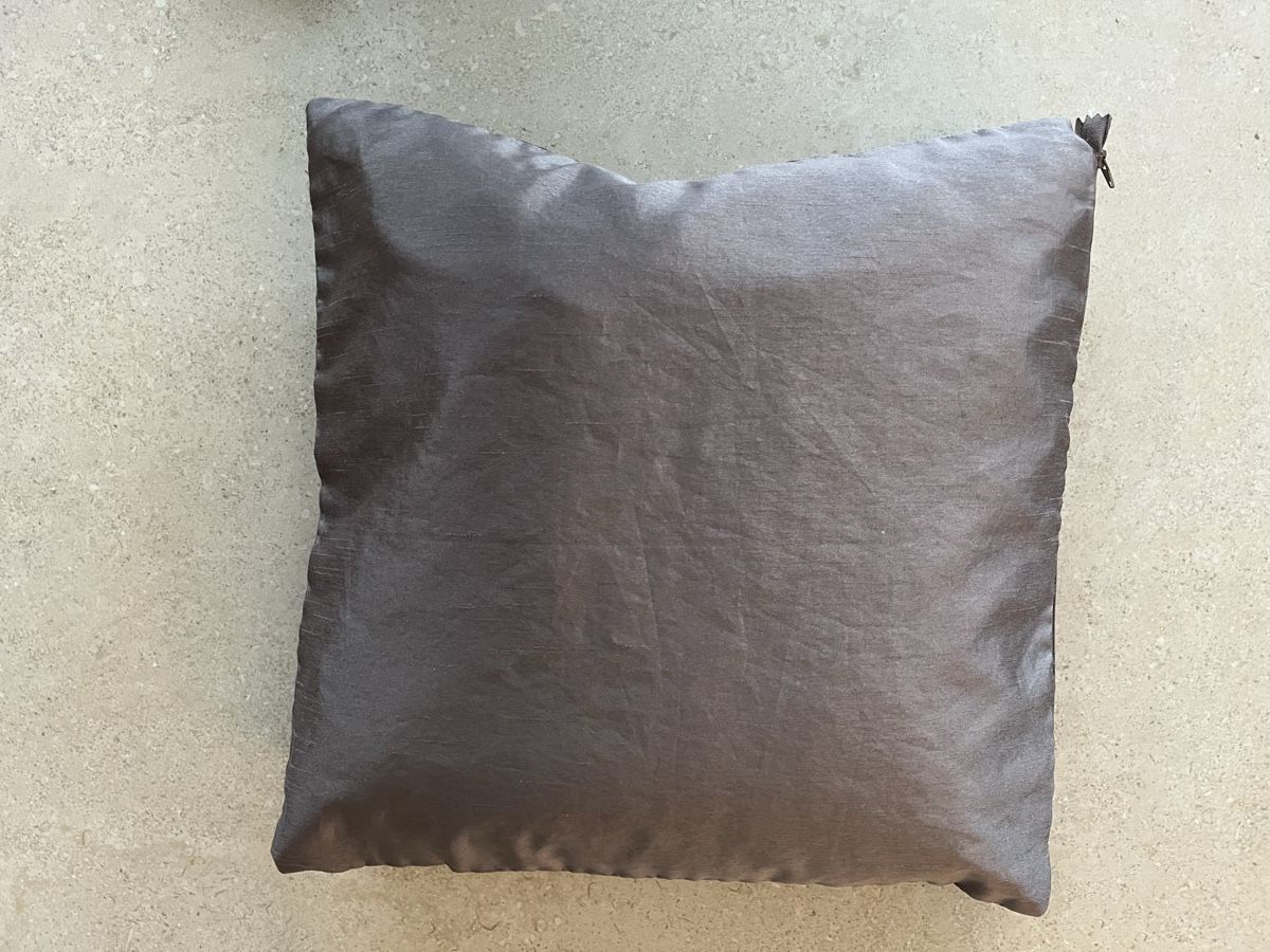 Cuscini: magnifique coussin gris 40 x 40 – Usato da Lutry venduto da Ronaldf