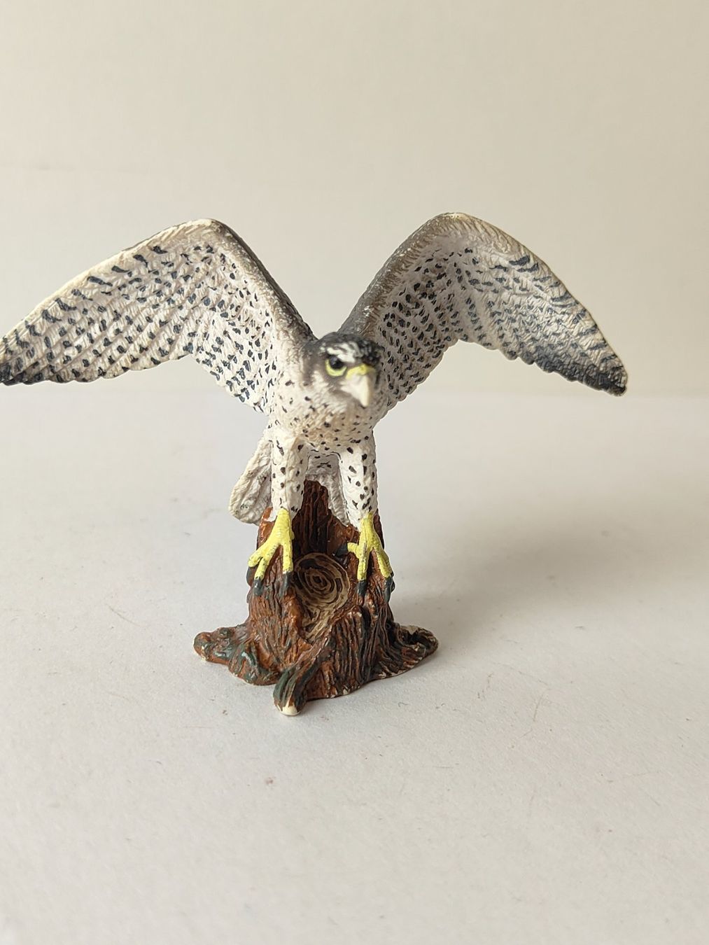 Schleich Statuette: Schleich Wanderfalke Waldtiere Vogel – Usato da Thalwil venduto da FigurenFreunde