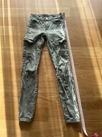 Khaki Cargo Hose, Grösse 34, Neuwertig!