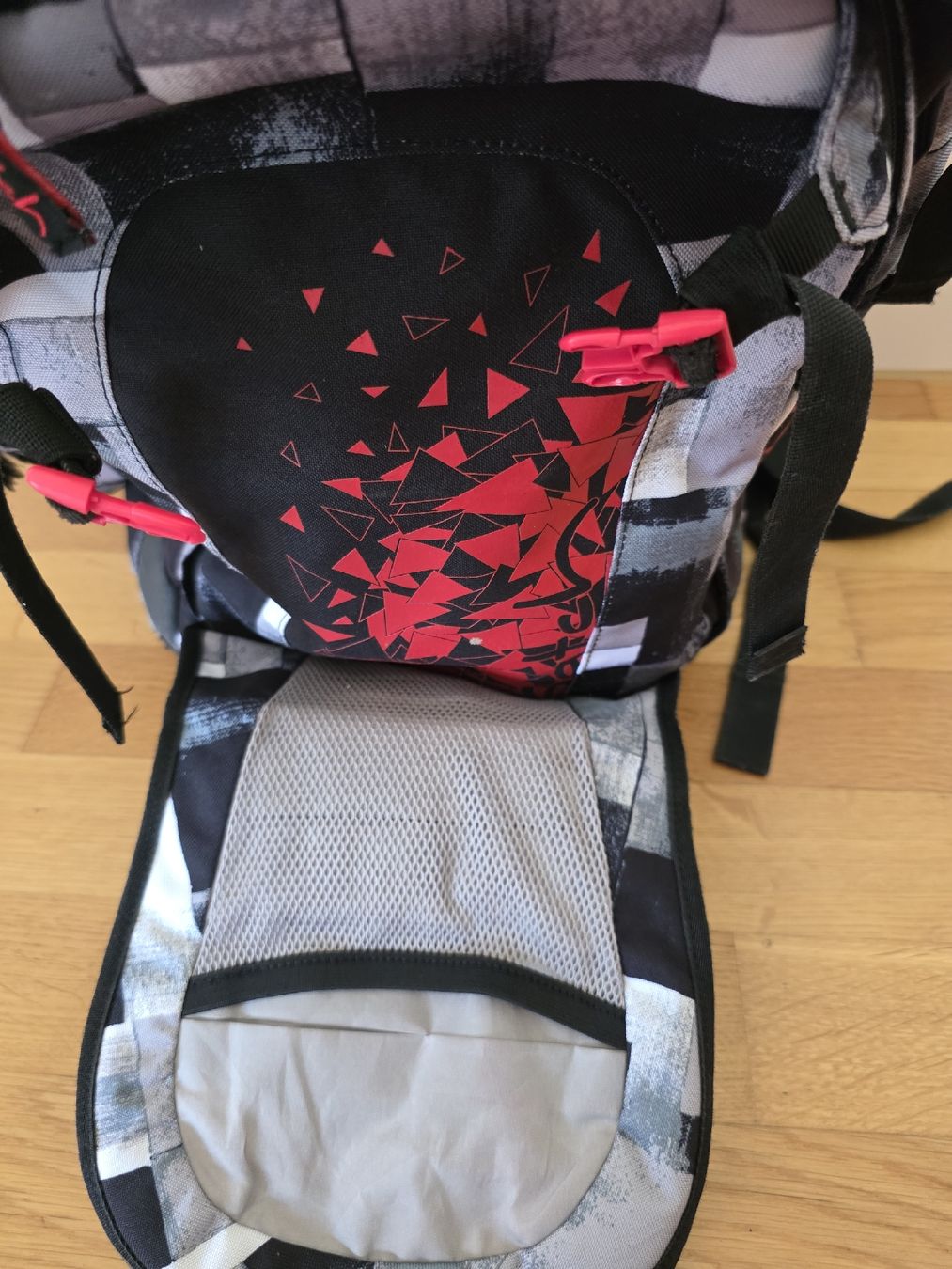 Satch Kindertaschen: Schulrucksack Schulthek Satch grau schwarz rot – Gebraucht aus Hellbühl von Dora1075 1