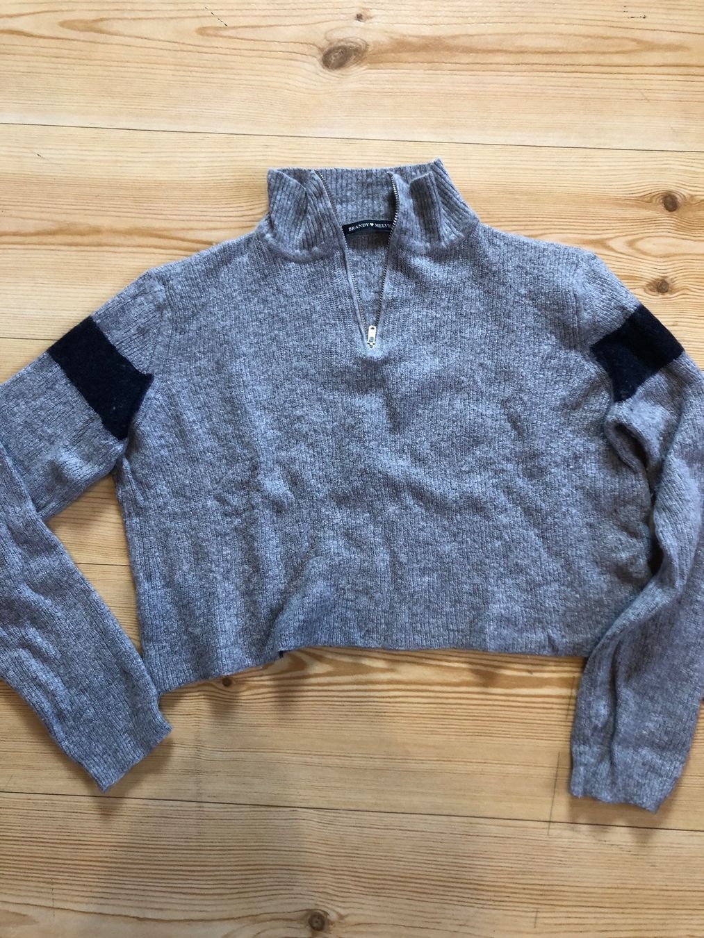 Brandy Melville Pullover & Sweatshirts: Pull gris – Gebraucht aus Bulle von sop_ct6x 1