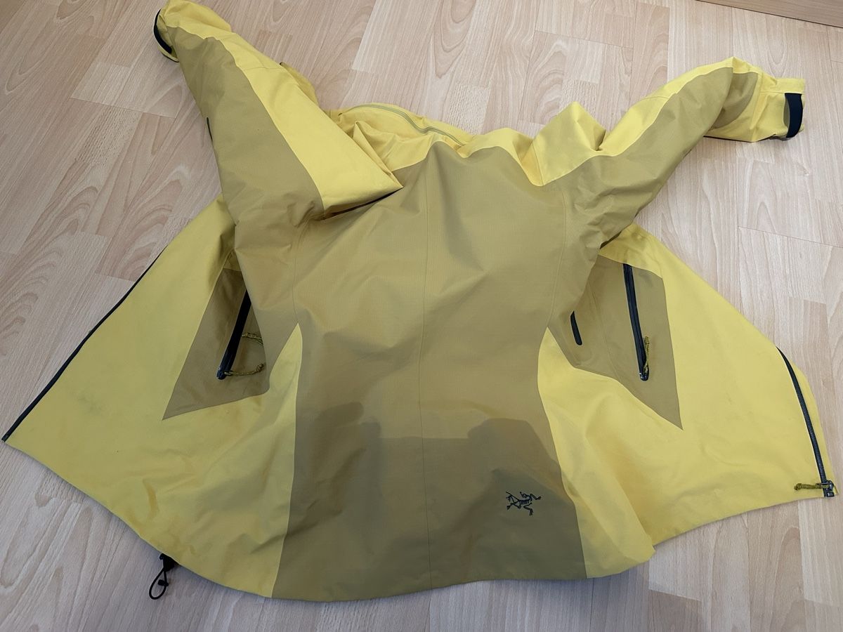 Arcteryx Giacche: Arcteryx Regenjacke gelb – Usato da Chur venduto da Sim7000 9