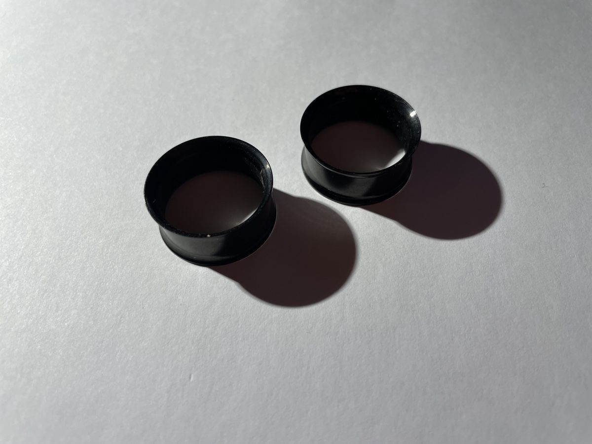 Orecchini pendenti & Orecchini a lobo: Metal Tunnel 22mm – Usato da Winterthur venduto da Siebeschloefer 1