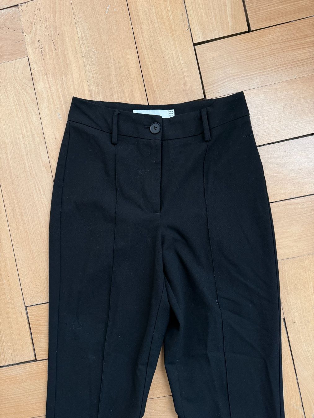 Bershka Pantaloni: BERSHKA - Hose schwarz fliessend 38 – Usato da Zürich venduto da Diazaio 1