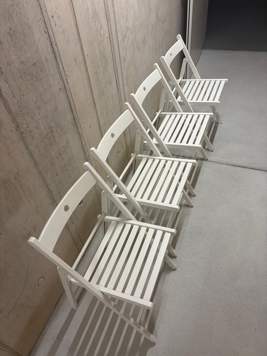 Ikea Chaises: 4 IKEA FRÖSVI Chairs - White – D'occasion à Kilchberg ZH par MariaPoirier