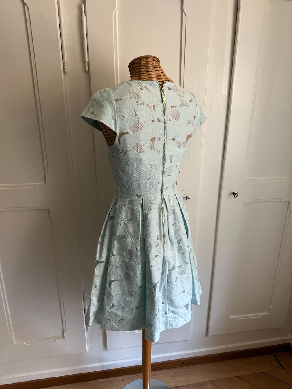 Ted Baker Robes: TED BAKER - Kleid türkis elegant XS – D'occasion à Zürich par Diazaio 2