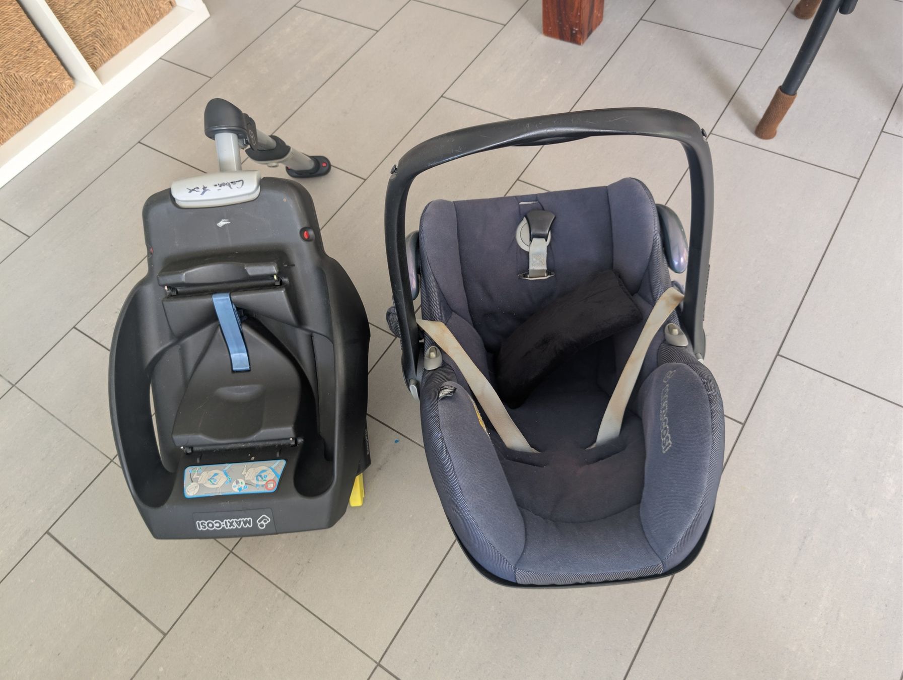 Maxi-Cosi Sièges auto: Maxi-Cosi Cabriofix EasyFix Auto Sitz mit Ständer – D'occasion à Thal par JeanniesEasy