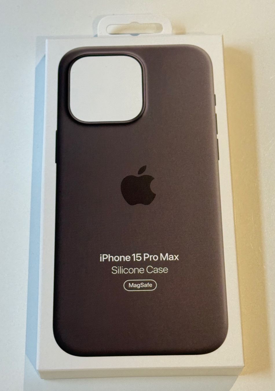 Apple Cover & Protezioni schermo: Apple iPhone 15 Pro Max Silicone Case in clay colour – Usato da Neuchâtel venduto da Neuch1