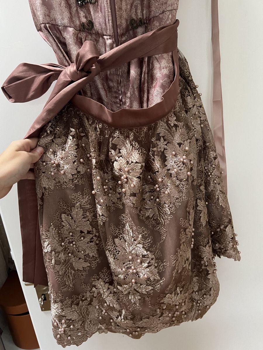 Krüger Vestiti: Trachtenkleid Krüger – Usato da Luzern venduto da sydney01. 2