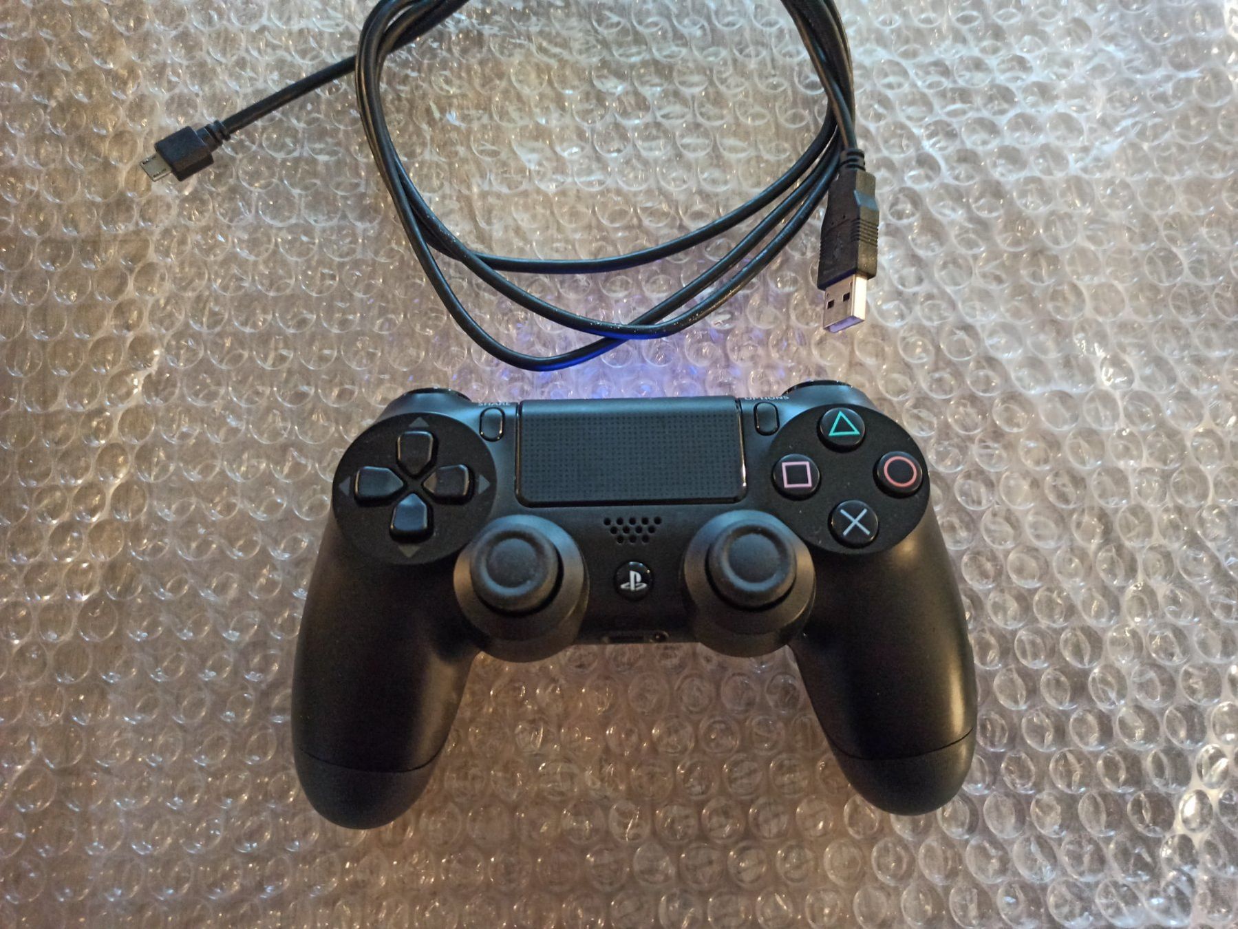 Manettes: Original Controller Sony PS4 Wireless DualShock 4 V1 – D'occasion à Oberweningen par mar_87mx 1