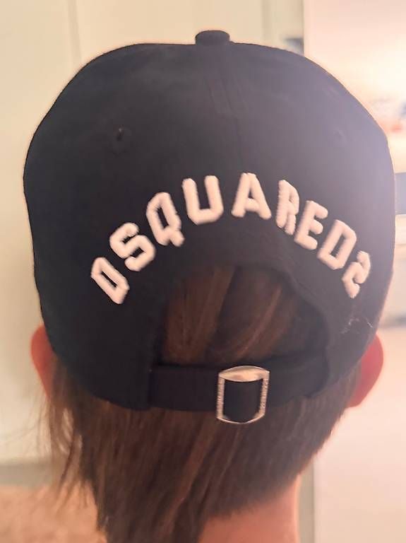 Chapeaux, bonnets & casquettes: DSQUARED2 Dsquared hat cappellino, originale e nuovo – D'occasion à Vacallo par bbo_9r85 2