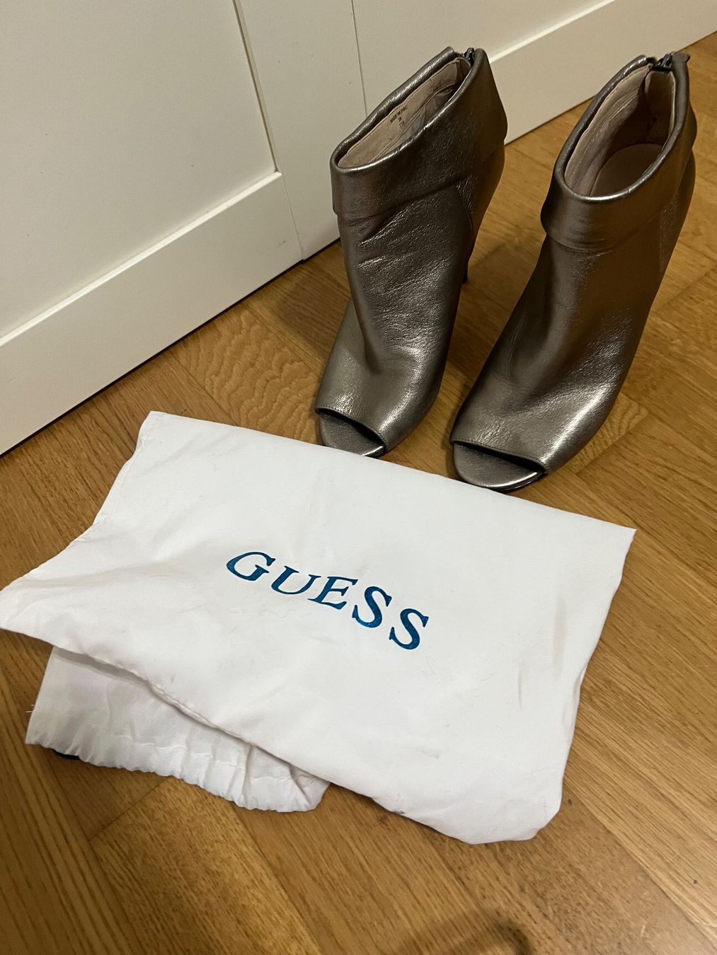 Guess Chaussures femmes: Guess Gr.38 – D'occasion à Ebikon par Venus025