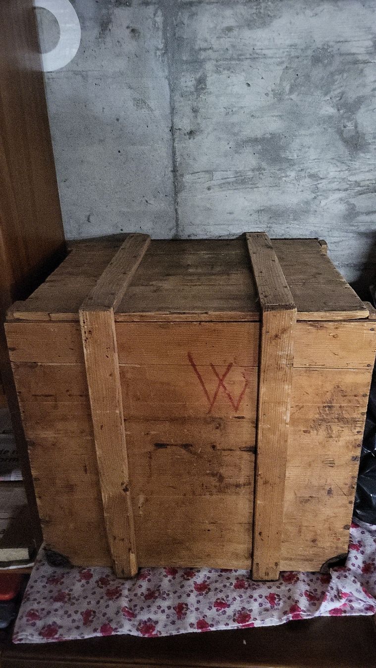 Casse di trasporto: Ancienne caisse en bois – Usato da Biel/Bienne venduto da Lionne72