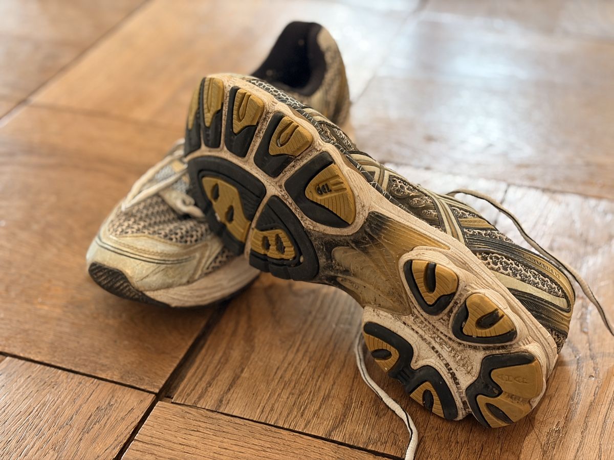 Scarpe da uomo: Asics Nimbus 12 Vintage Sneaker – Usato da Bern venduto da chasingpeaks 1