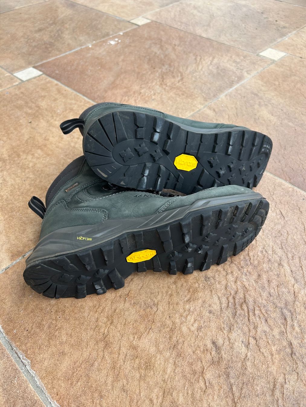 46 Nord Scarpe da uomo: Wanderschuhe aus Leder - Größe 44 – Usato da Cademario venduto da moppsmaus 2