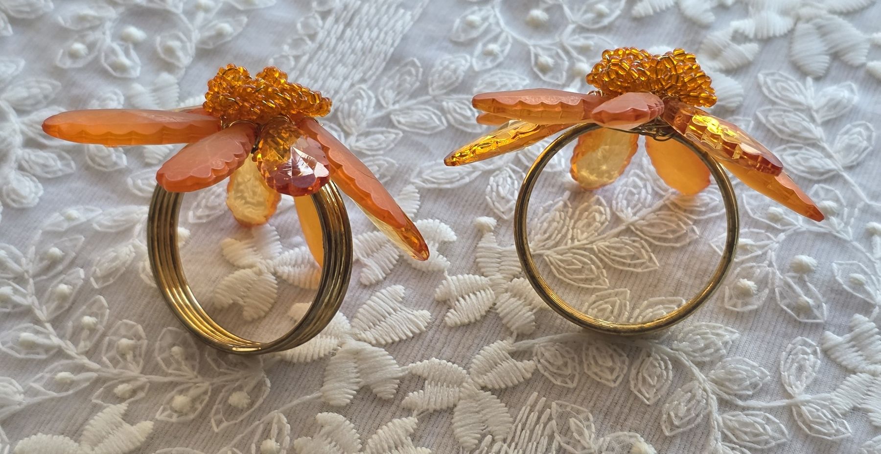 Altro in Decorazioni & Accessori: Set mit 2 Serviettenringen, Orange Blumenmuster, Vintage – Usato da Rheinsulz venduto da Gilea 2