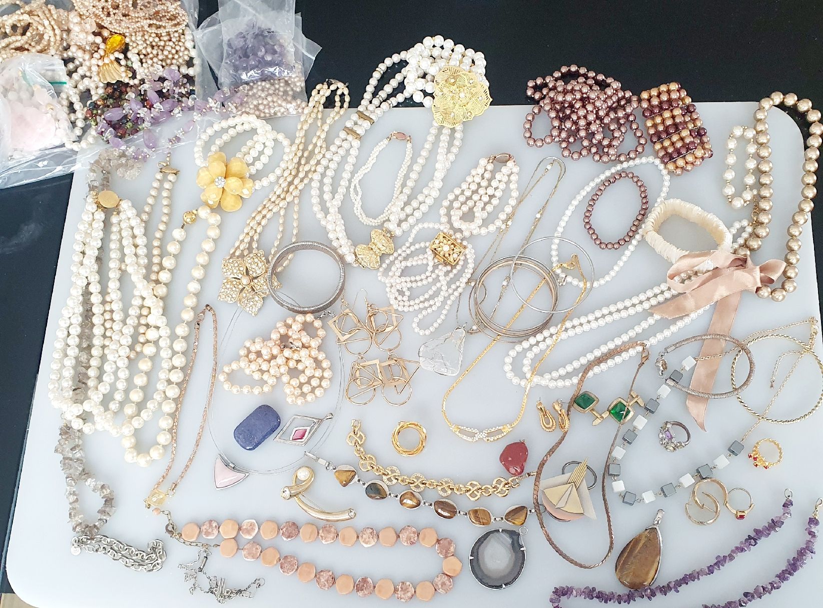 Sonstiger Schmuck: Schmuck Konvolut Modeschmuck Perlen verschiedene Teile  – Gebraucht aus Kreuzlingen von Wunderkiste123