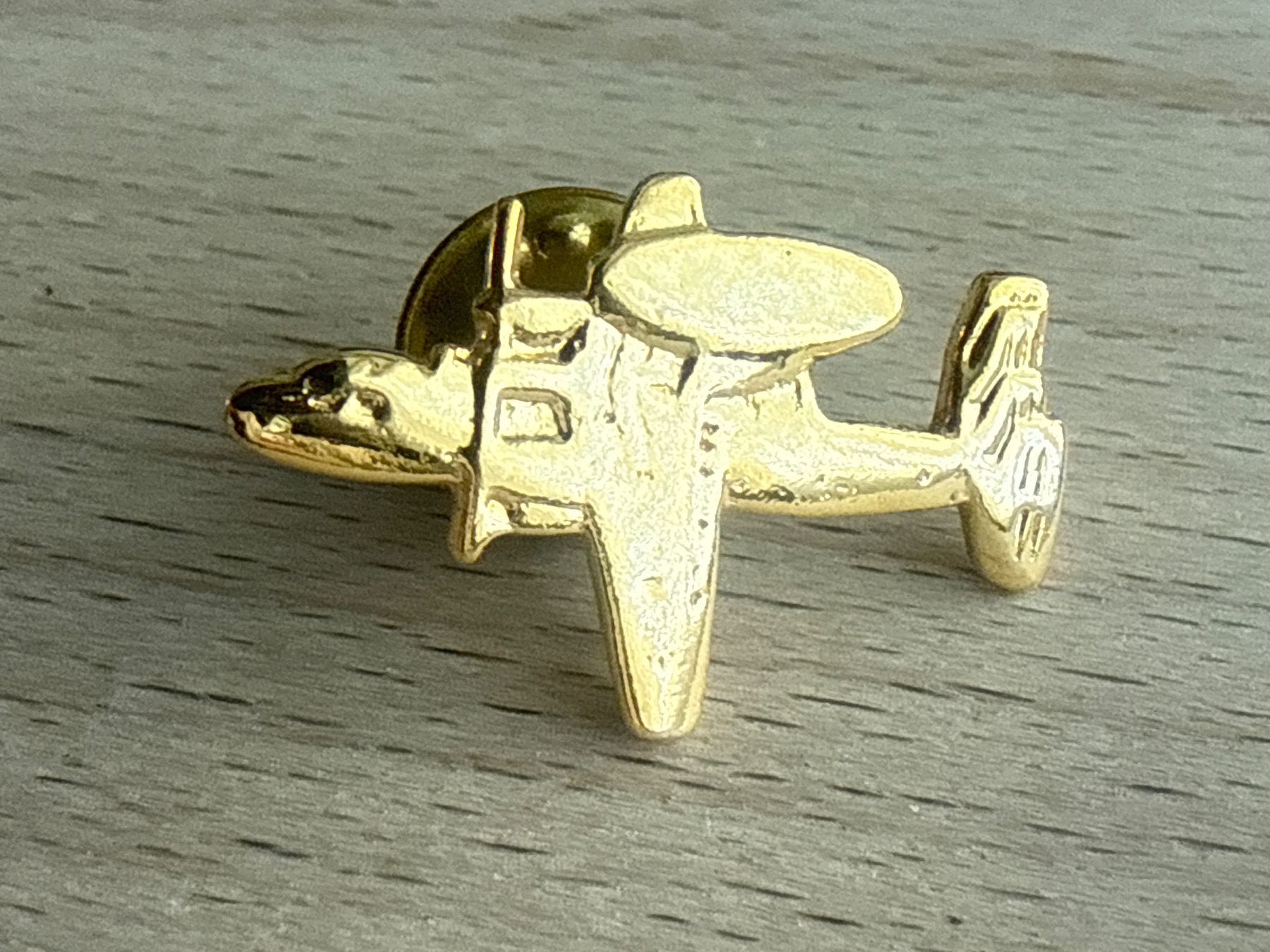 Plaketten & Abzeichen: Pin Flugzeug – Gebraucht aus Glattbrugg von Schweigmatt