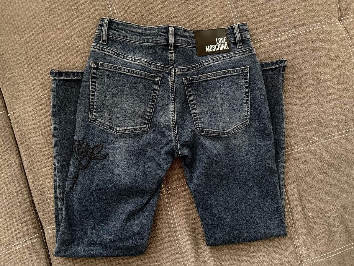 Jeans: Neue Jeans von Moschino Gr.26 – Nuovo e nell'imballaggio originale da Reinach AG venduto da innamac 2