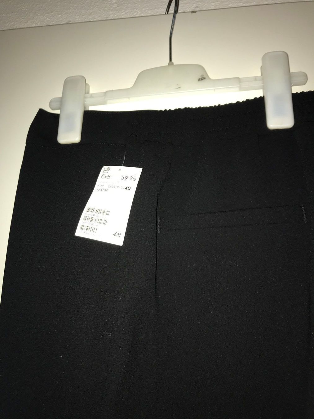 H&M Pantaloni: Damenhose schwarz – Nuovo e nell'imballaggio originale da Zumikon venduto da Uranus88 2