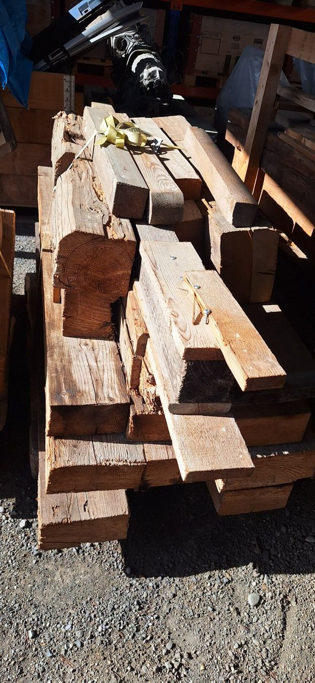 Holzartikel: Altholz Balken – Gebraucht aus Sevelen von StalkeronPaws 2