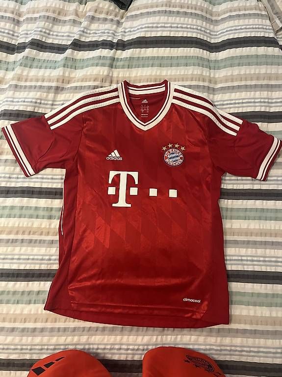 Leibchen & Hosen: Maillot authentique du Bayern – Neu und originalverpackt aus Chavannes-Renens von luc_52p8 1