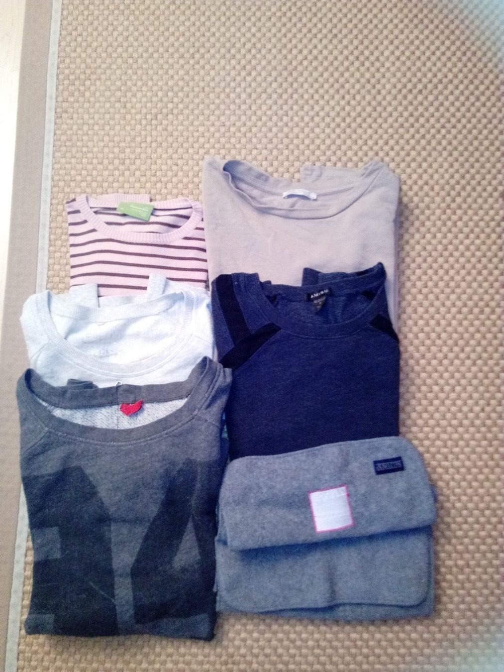 Lotti di vestiti: MARKENKLEIDERPAKET, 5PULLOVER+1SCHALL(S 34-36) – Usato da Sachseln venduto da jocaso