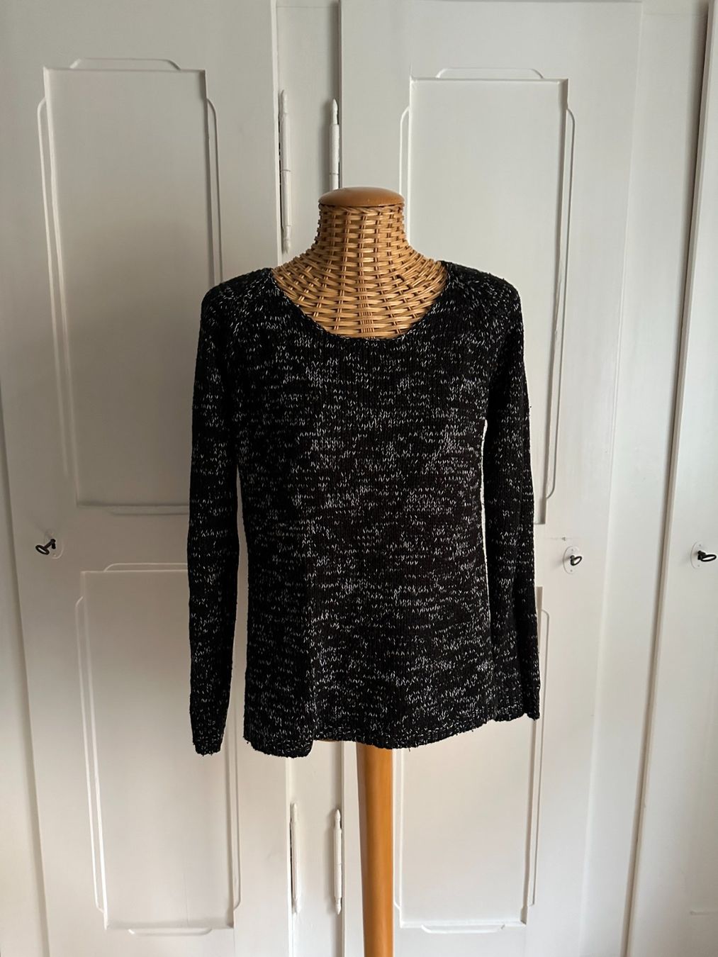 Stradivarius Maglioni & Felpe: STRADIVARIUS - Strickpullover schwarz-weiss M – Usato da Zürich venduto da Diazaio