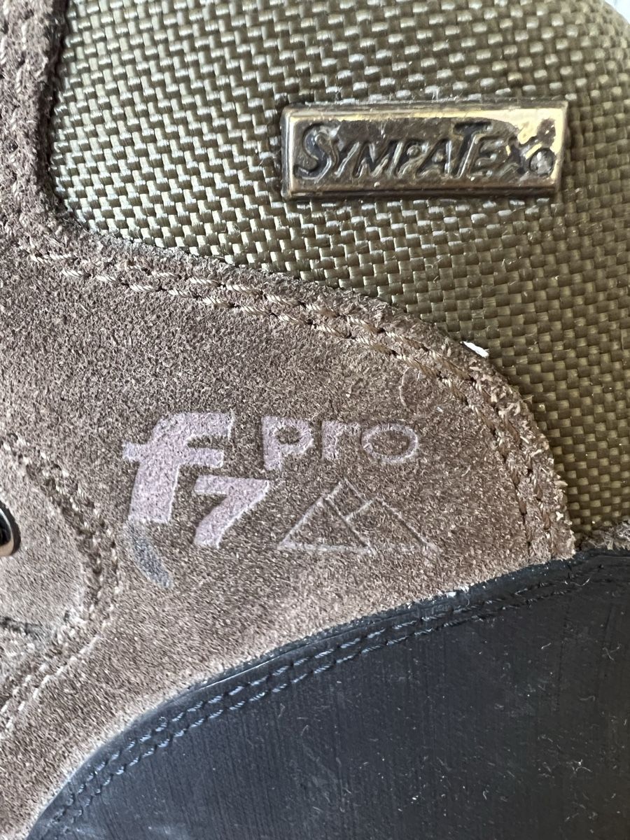Scarpe da uomo: Robuste Leder Wanderstiefel mit dicker Sohle – Nuovo e nell'imballaggio originale da Basel venduto da Kasodra 5