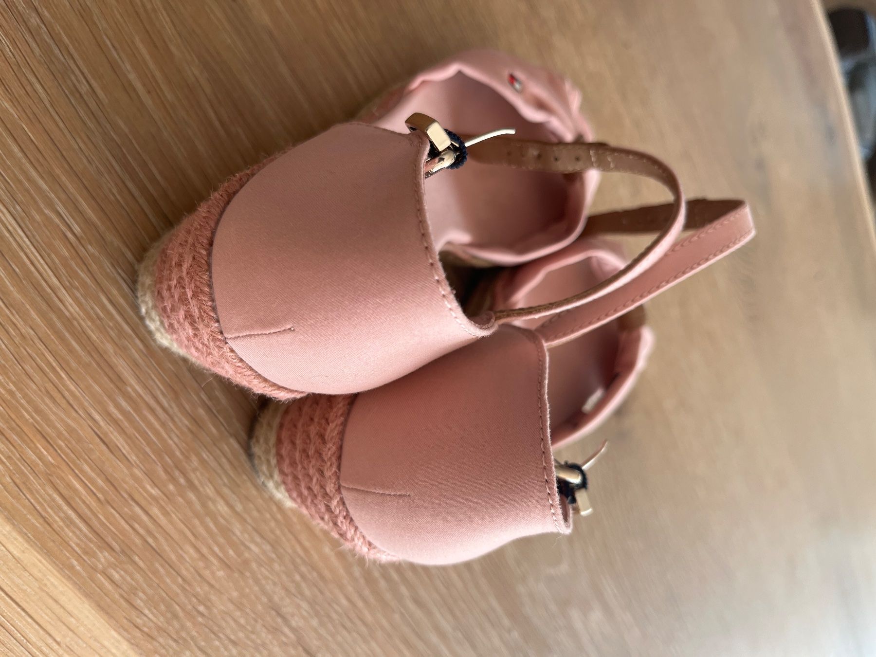 Tommy Hilfiger Scarpe da donna: Tommy Hilfiger Sandalen Gr 37 – Nuovo (secondo la descrizione) da Habsburg venduto da franziska_81 1