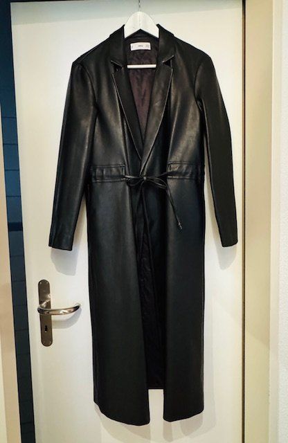 Mango Cappotti: Kunstledermantel schwarz Marke Mango - Grösse XS – Usato da Winterthur venduto da juve1972