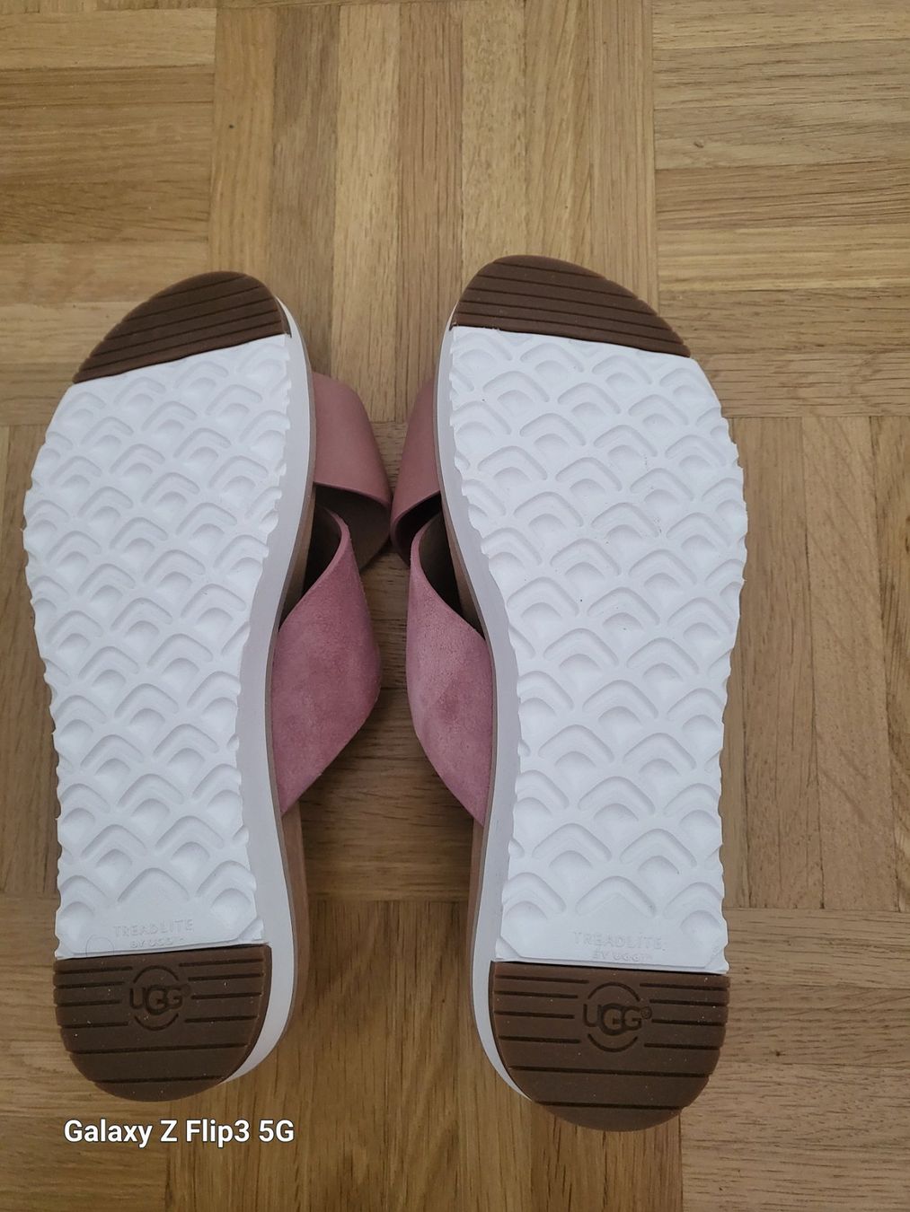 Ugg Scarpe da donna: Les chaussures – Nuovo (secondo la descrizione) da Versoix venduto da Lyucomm 1