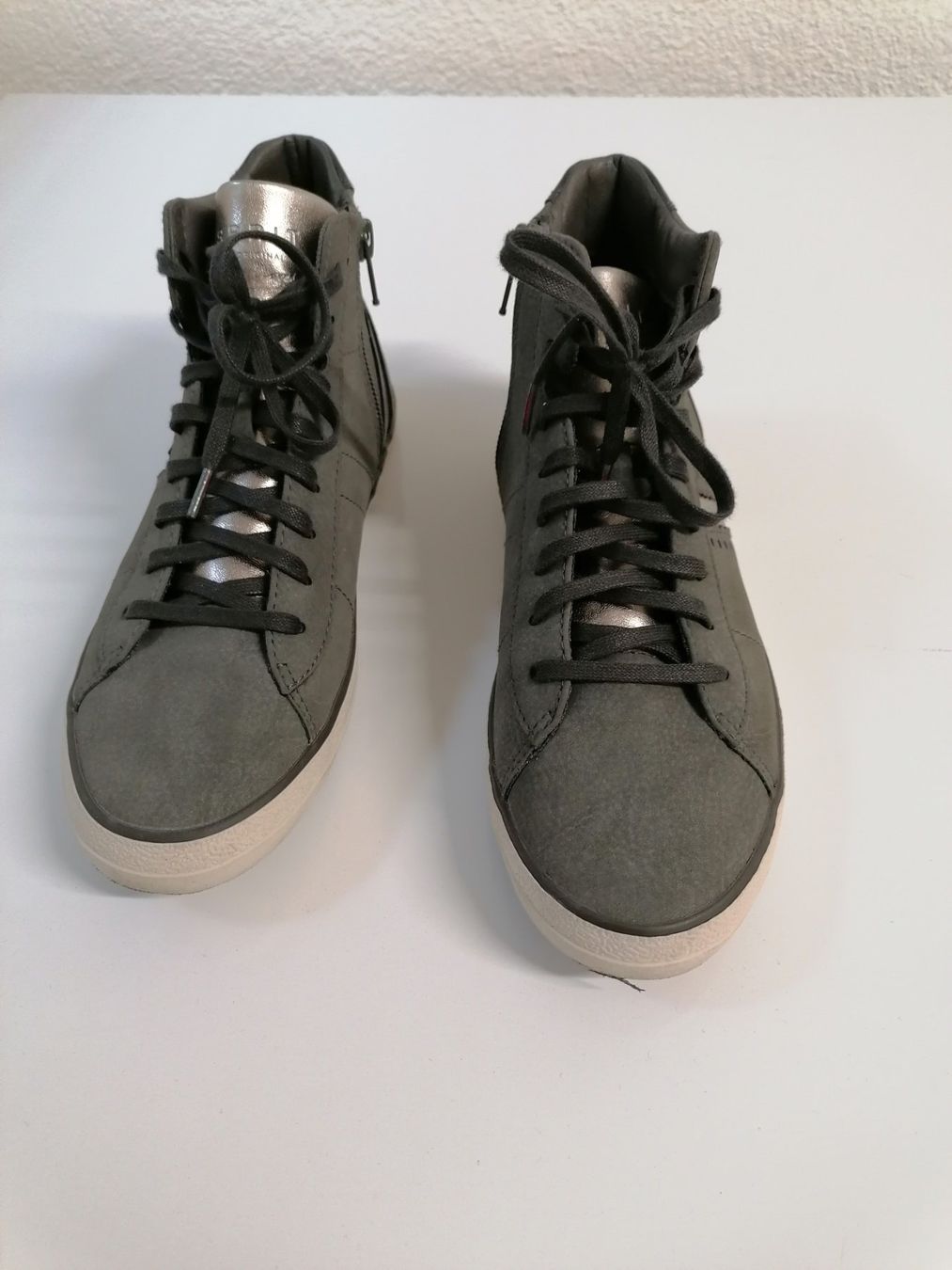 Esprit Scarpe da donna: Sneaker high Esprit – Usato da Pfäffikon ZH venduto da xxmopsxx