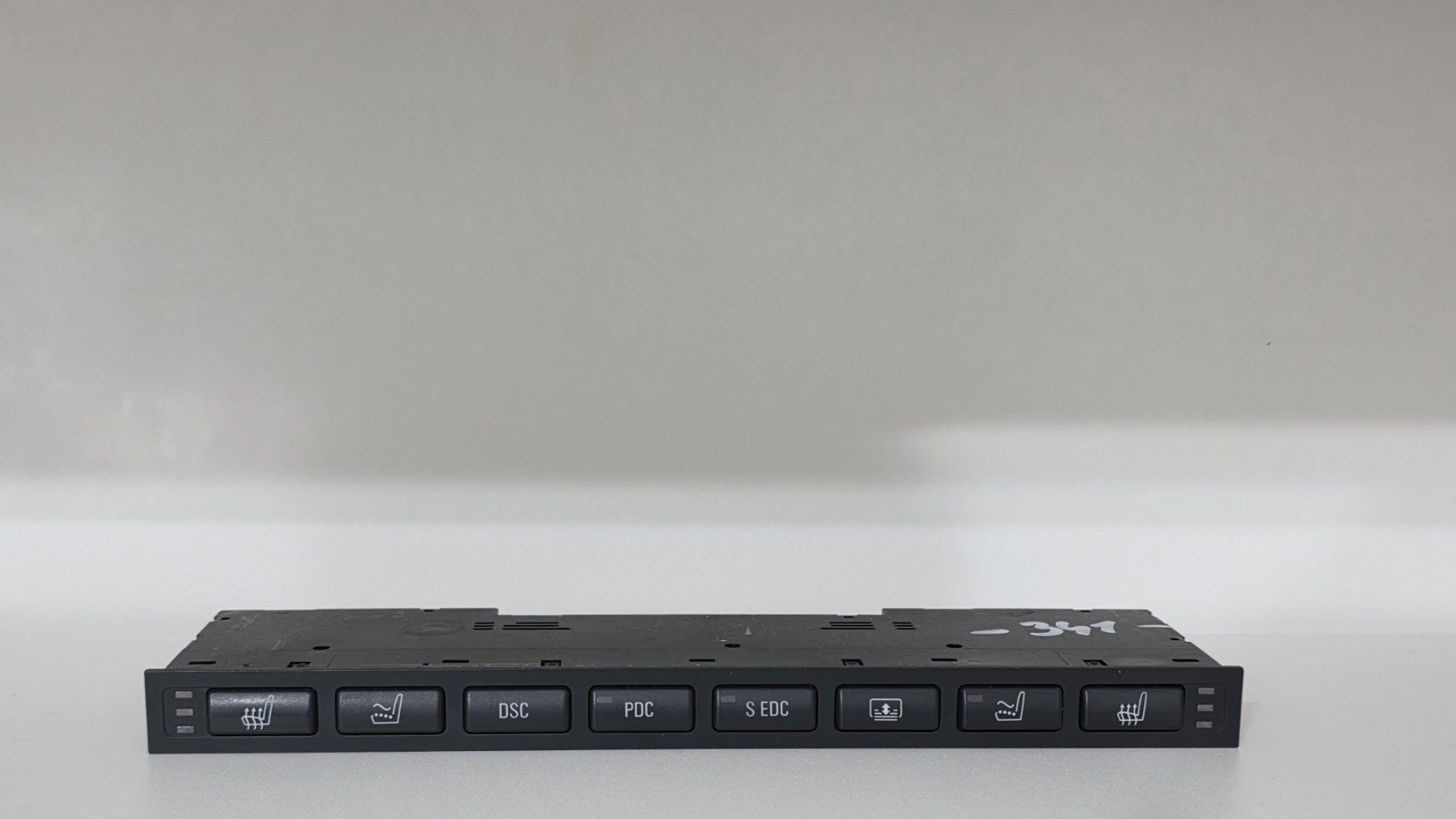 BMW Tutti pezzi di ricambio auto: BMW e38 Schaltzentrum voll – Usato da Scherzingen venduto da Benjanil