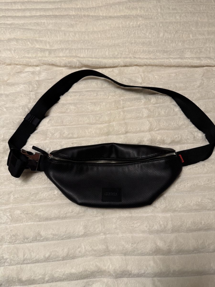 Hugo Boss Borse: Sac Banane Hugo Boss noir – Nuovo (secondo la descrizione) da Bussigny venduto da nan_nw9d