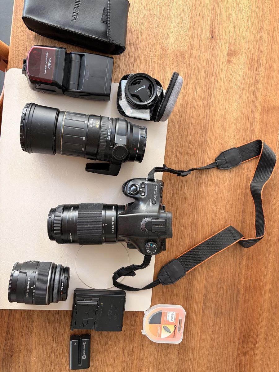 Sony Fotocamera: Sony Alpha A57 Kameraset mit 2 Objektiven und Mintola Blitz – Nuovo (secondo la descrizione) da Widen venduto da Dave18.