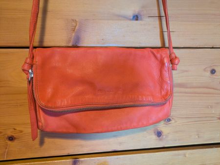 Orangefarbene Handtasche, Agnès B