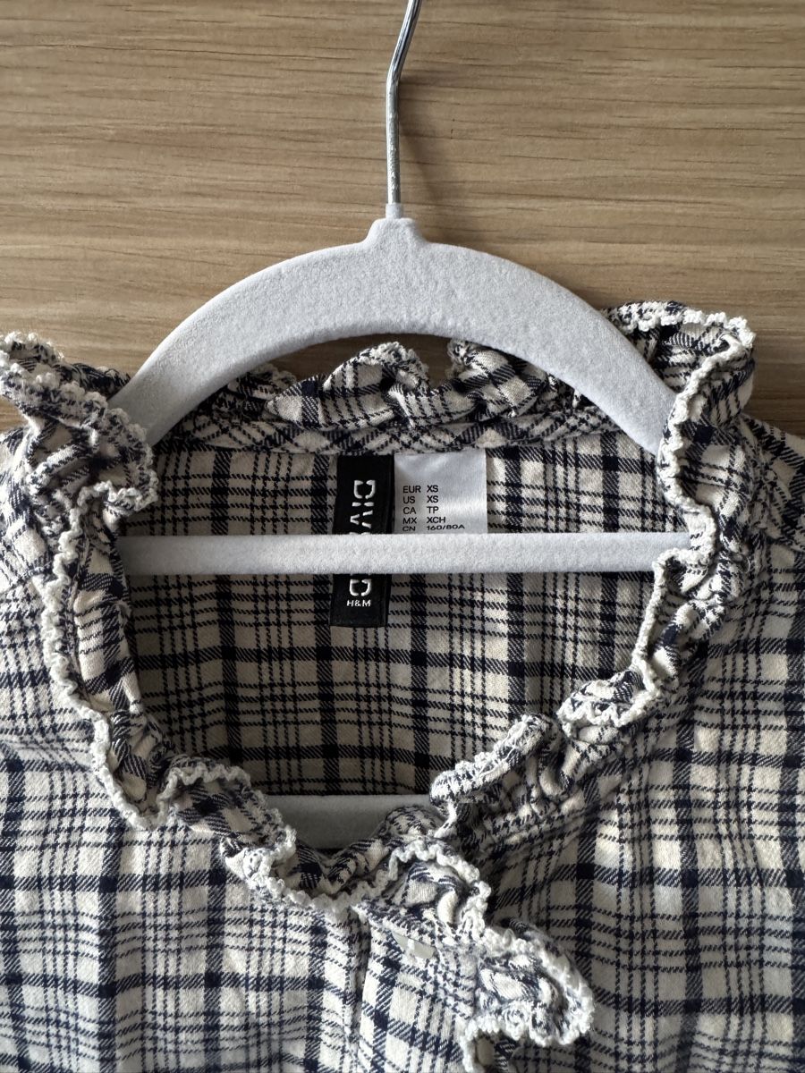 H&M Blusen: H&M shirt – Gebraucht aus Zürich von Lovelyperfumes 1