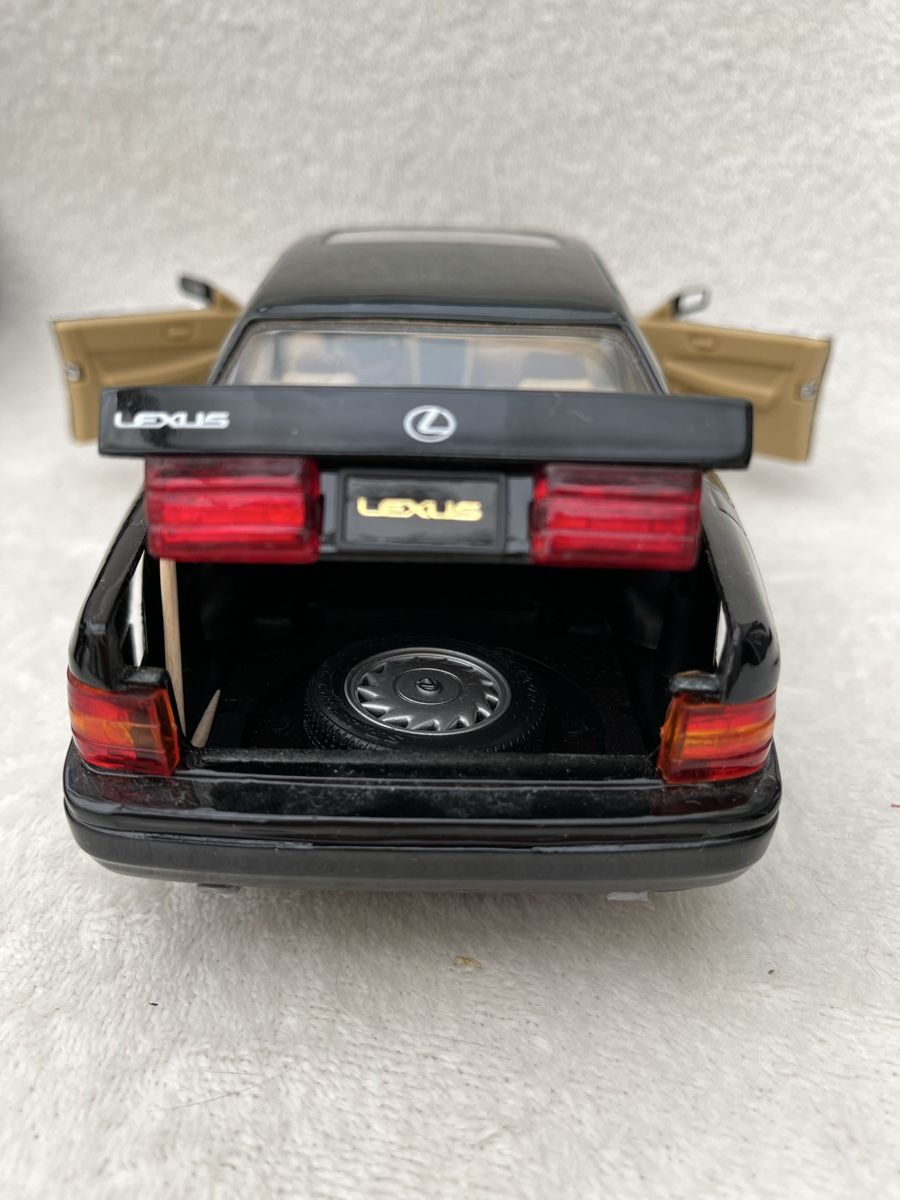 Lexus Modellini d'auto: Lexus LS 400 – Nuovo e nell'imballaggio originale da Oberweningen venduto da mer_2yn9 1