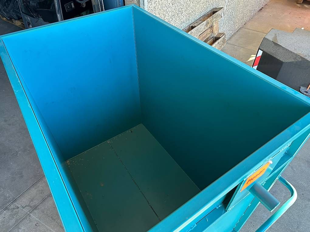 Korpus: Behälter mit Rollen Rollcontainer – Gebraucht aus Burgdorf von Sennratz 1