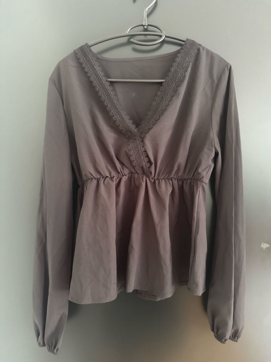 Tops: Schwarzes Langarm Top mit Rüschen – Gebraucht aus St. Niklausen LU von car_2562