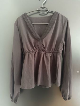Schwarzes Langarm Top mit Rüschen