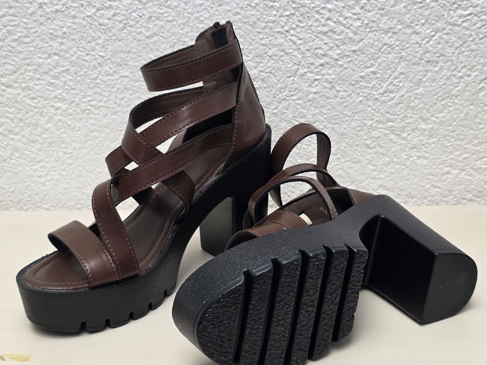 Scarpe da donna: Braune Sandalen mit Blockabsatz, Grösse 37, Neu – Nuovo (secondo la descrizione) da Rheinsulz venduto da Gilea 4
