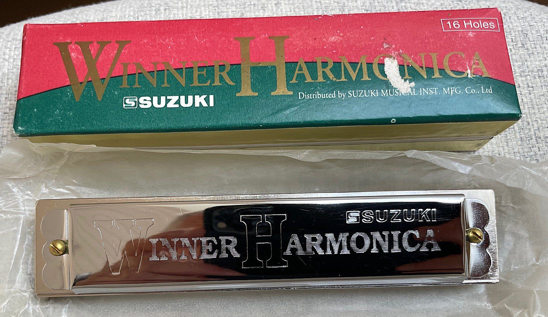 Hohner Strumenti musicali: Mundharmonika SUZUKI Winner Harmonica 16 Löcher – Nuovo e nell'imballaggio originale da Wattwil venduto da webrawa 1