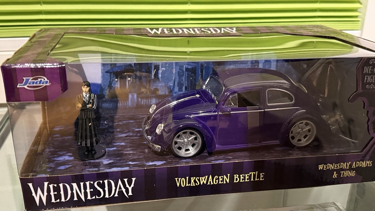 Volkswagen Modellini d'auto: Wednesday Addams VW Käfer , Neu – Nuovo e nell'imballaggio originale da Basel venduto da Zomeg 4