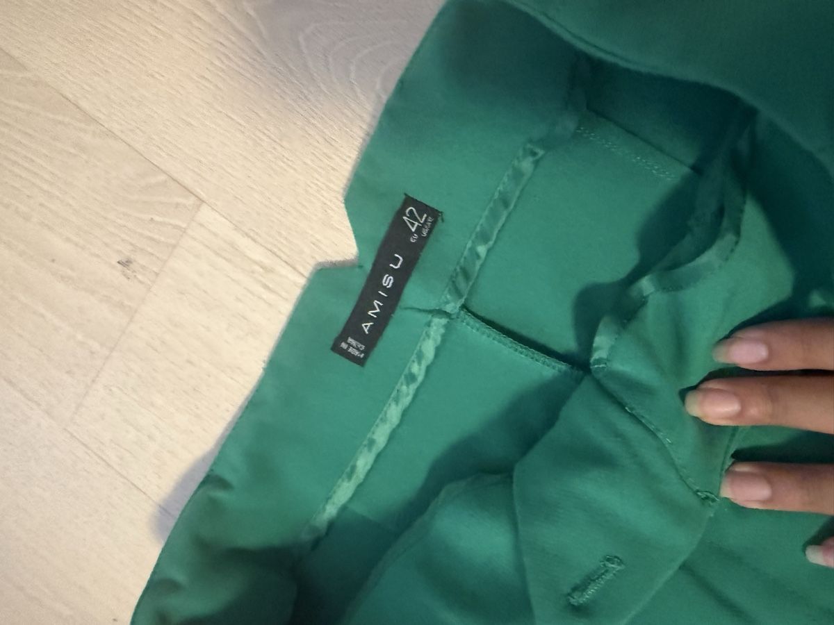 Pantalons: 2 Hosen M/L – Neuf (Voir description) à Bönigen par nay_w9nv 1