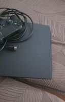 Playstation 4. Konsole mit Controller gebraucht